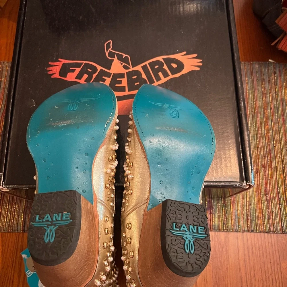 Lane Dolly Gold Boots with studs NWOB - Picture 6 of 9